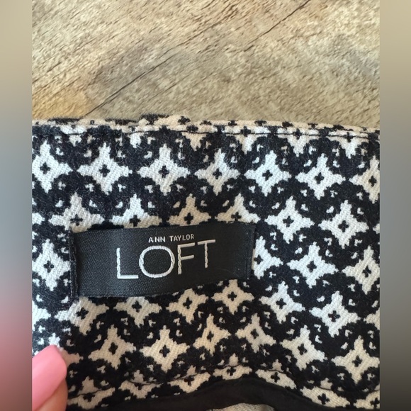 LOFT size 10 marisa skinny strip trouser pants, some stretch to fabric - Picture 5 of 9